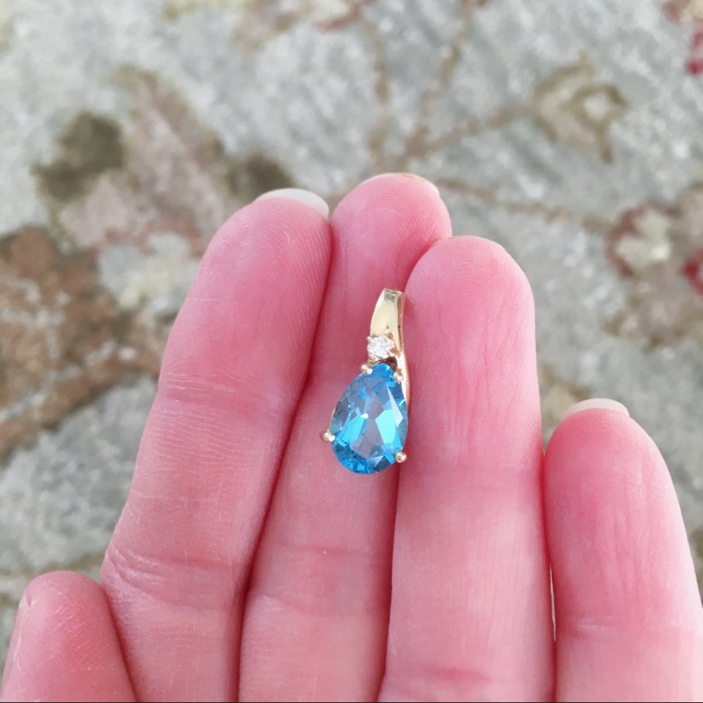 Swiss blue topaz/diamond 14KT gold pendant